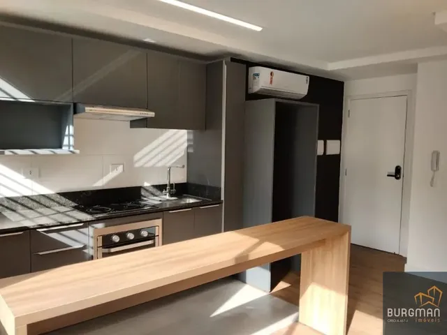 Apartamento 1 quarto e 1 banheiro, para alugar, no bairro Centro em Curitiba