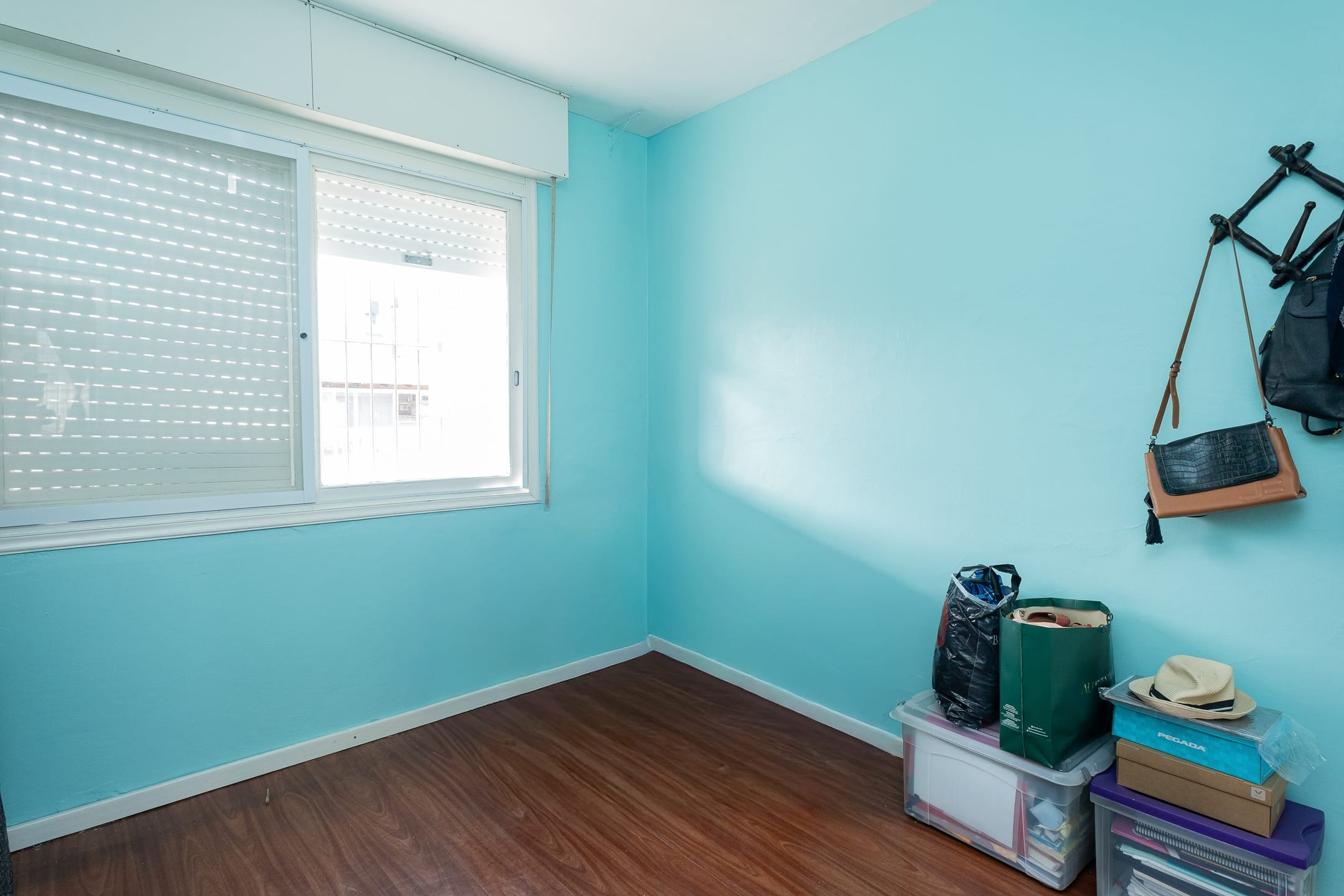 Apartamento à venda no centro de Pelotas - 107 m², 3 quartos (sendo 1 suíte), sacada, churrasqueira e vaga coberta. - 13