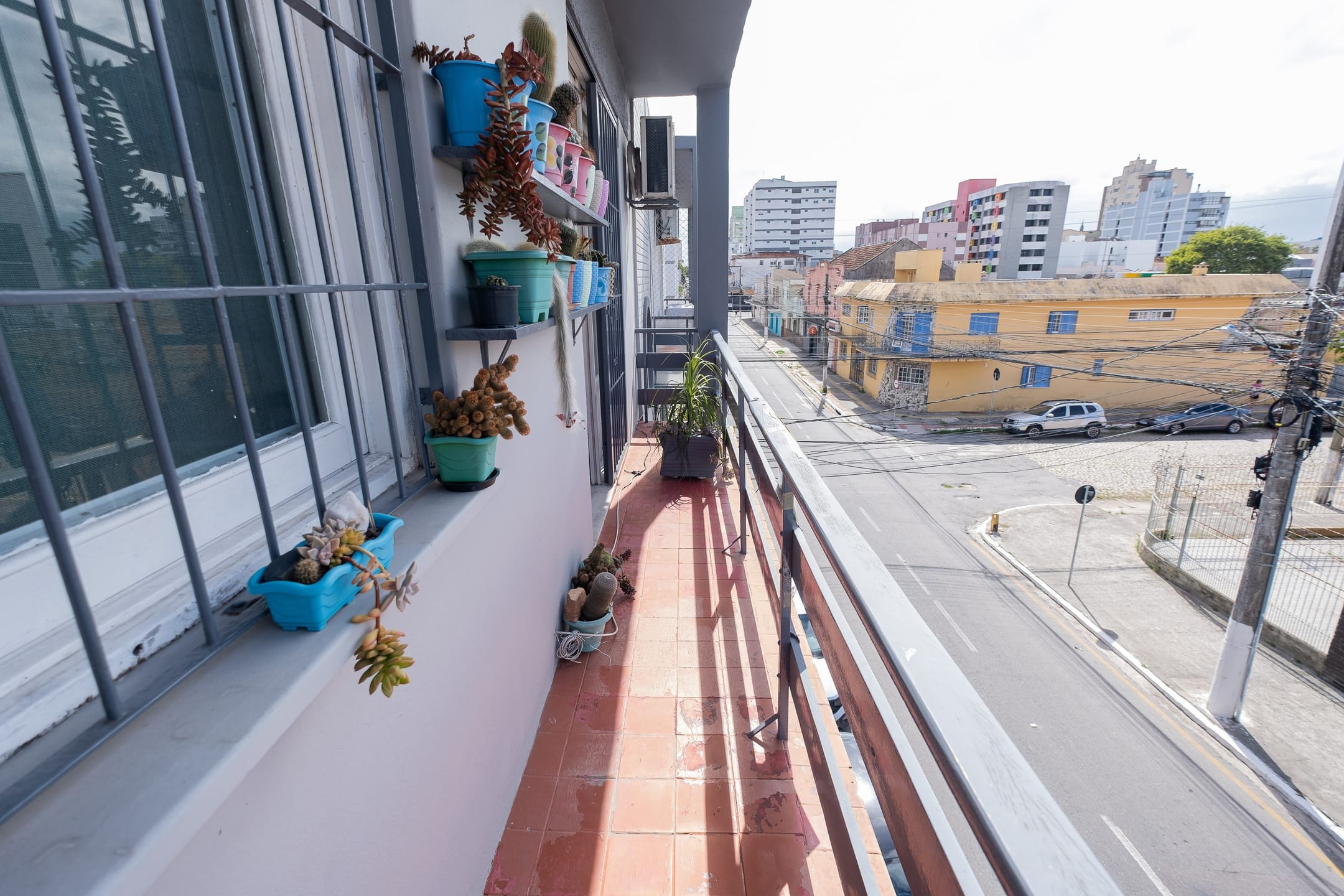 Apartamento à venda no centro de Pelotas - 107 m², 3 quartos (sendo 1 suíte), sacada, churrasqueira e vaga coberta. - 17