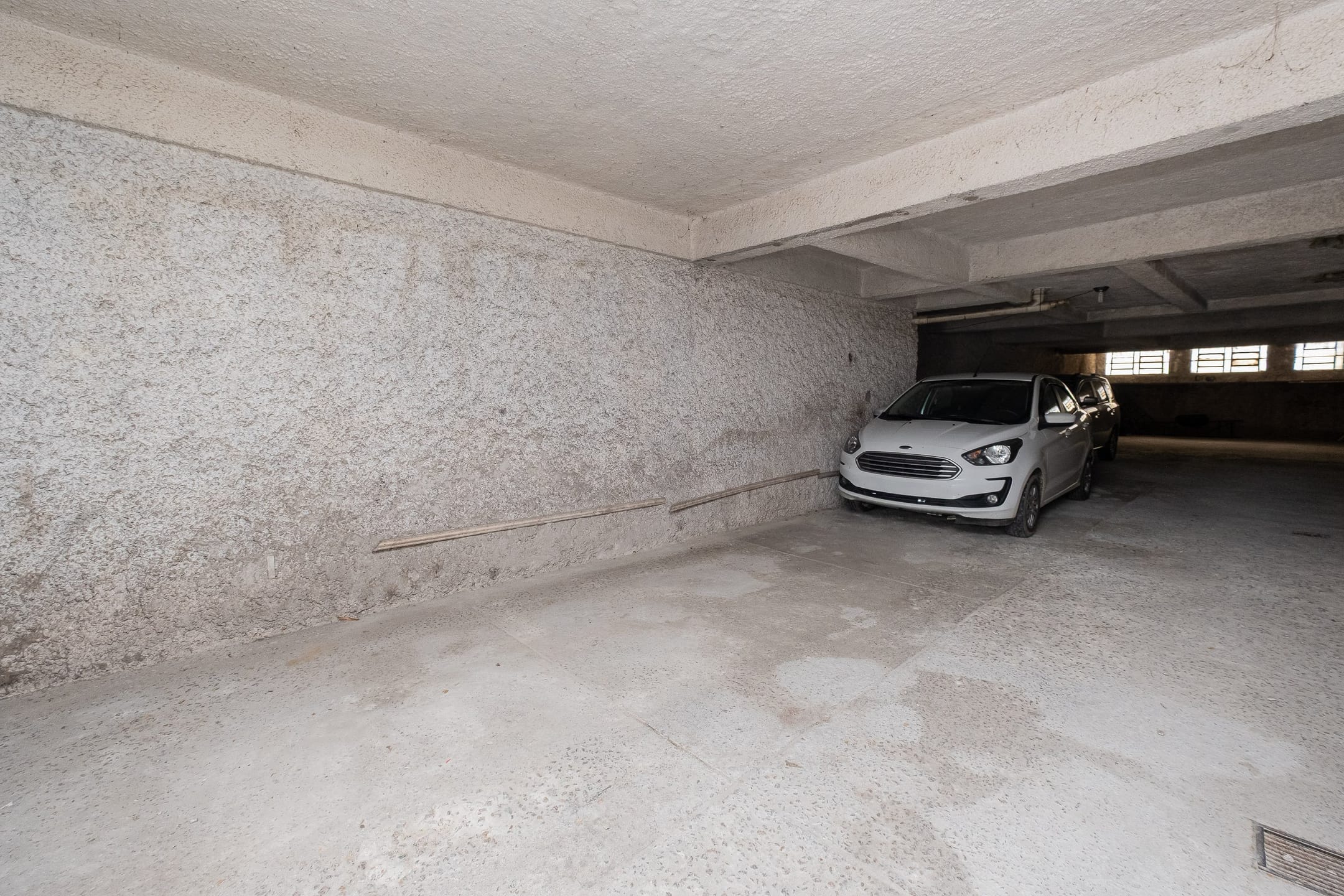 Apartamento à venda no centro de Pelotas - 107 m², 3 quartos (sendo 1 suíte), sacada, churrasqueira e vaga coberta. - 18