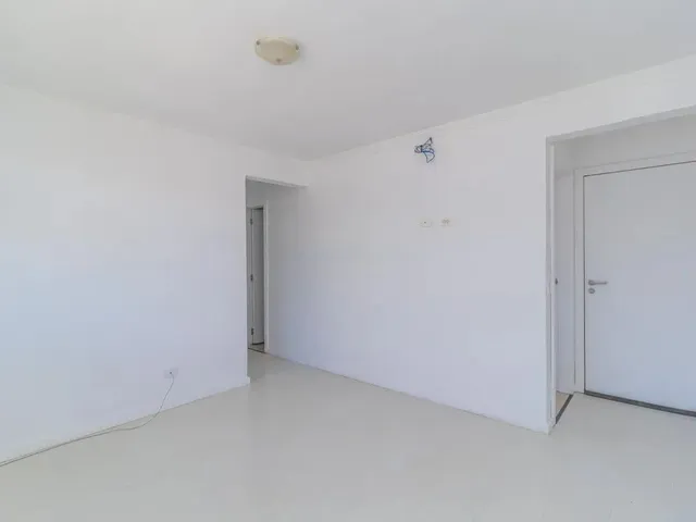 Apartamento 2 quartos e 1 banheiro, para alugar, no bairro Campo Comprido em Curitiba