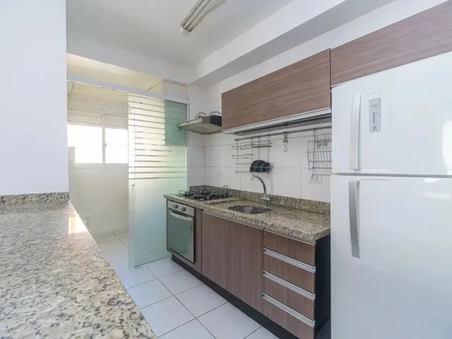 Apartamento 2 quartos e 2 banheiros, para alugar, no bairro Campo Comprido em Curitiba
