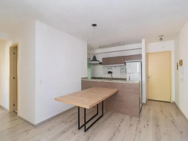 Apartamento 2 quartos e 2 banheiros, para alugar, no bairro Campo Comprido em Curitiba