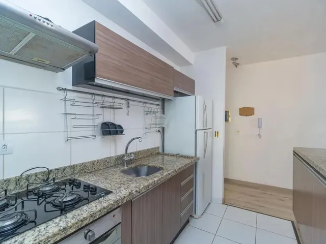 Apartamento 2 quartos e 2 banheiros, para alugar, no bairro Campo Comprido em Curitiba