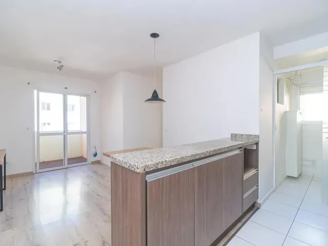 Apartamento 2 quartos e 2 banheiros, para alugar, no bairro Campo Comprido em Curitiba