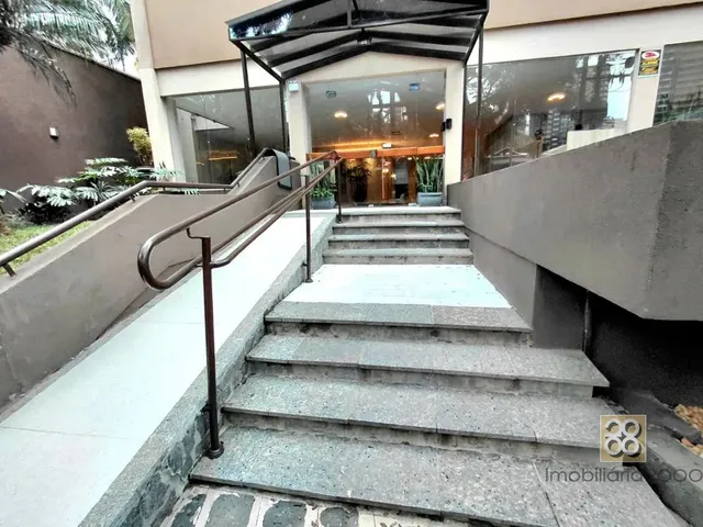 Apartamento 3 quartos e 1 banheiro, para alugar, no bairro Água Verde em Curitiba