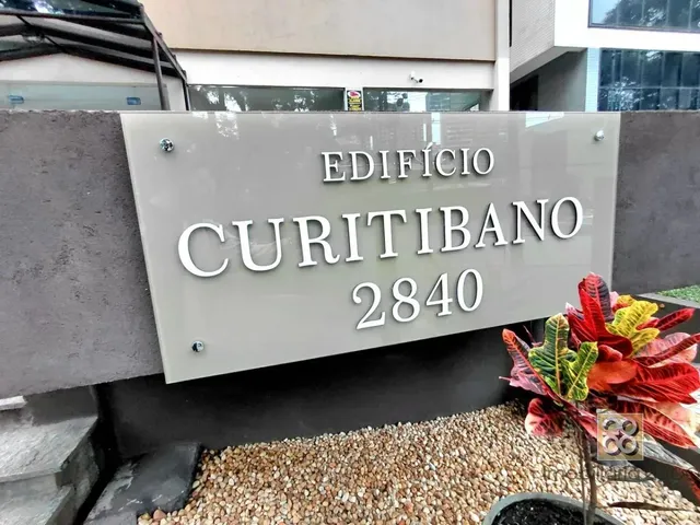 Apartamento 3 quartos e 1 banheiro, para alugar, no bairro Água Verde em Curitiba