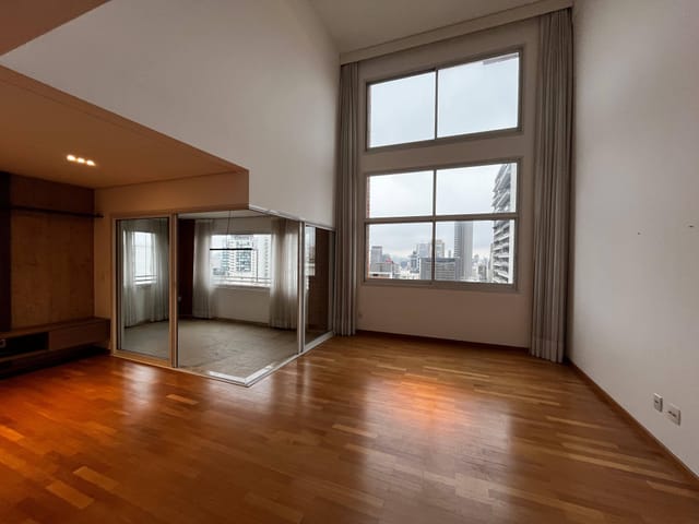 Foto do Apartamento - Apartamento Duplex a Venda 3 Suítes e 4 Vagas Determinadas com Deposito Privativo em Pinheiros | Paulista Imóveis.