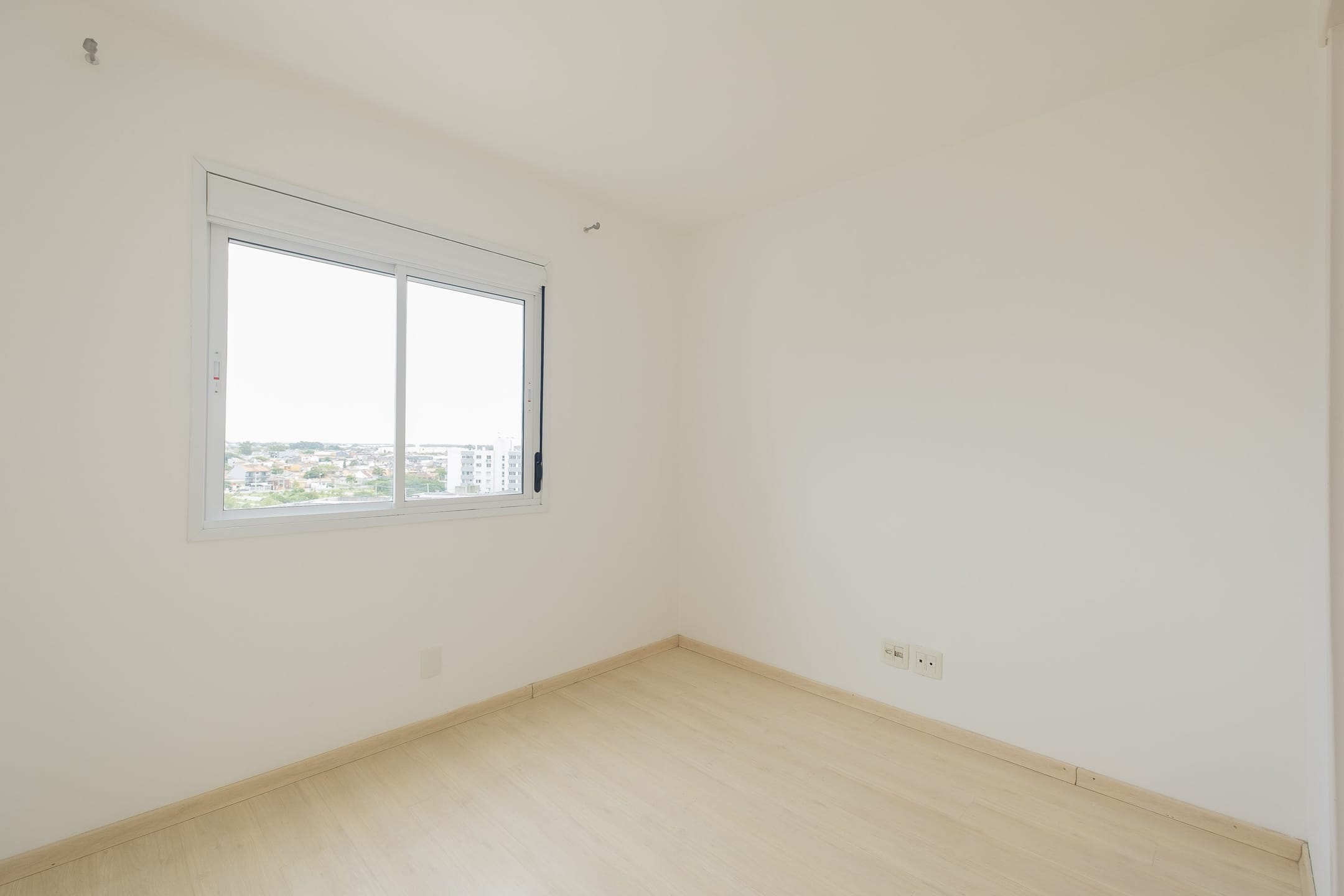 Apartamento à venda no JK Parque Clube, Areal - 74 m², 3 quartos (sendo 1 suíte), cozinha com armários e face leste. - 10