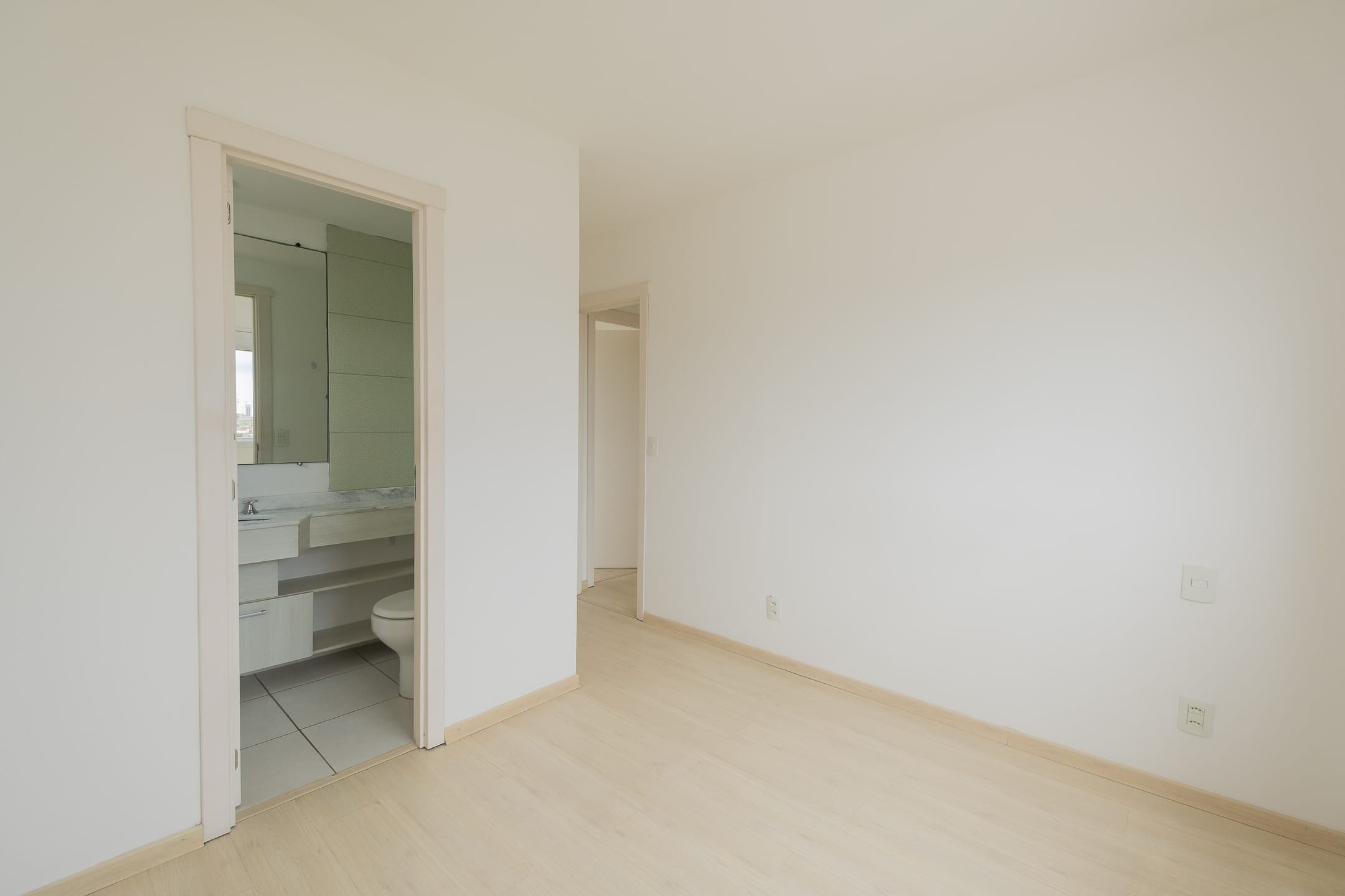 Apartamento à venda no JK Parque Clube, Areal - 74 m², 3 quartos (sendo 1 suíte), cozinha com armários e face leste. - 11