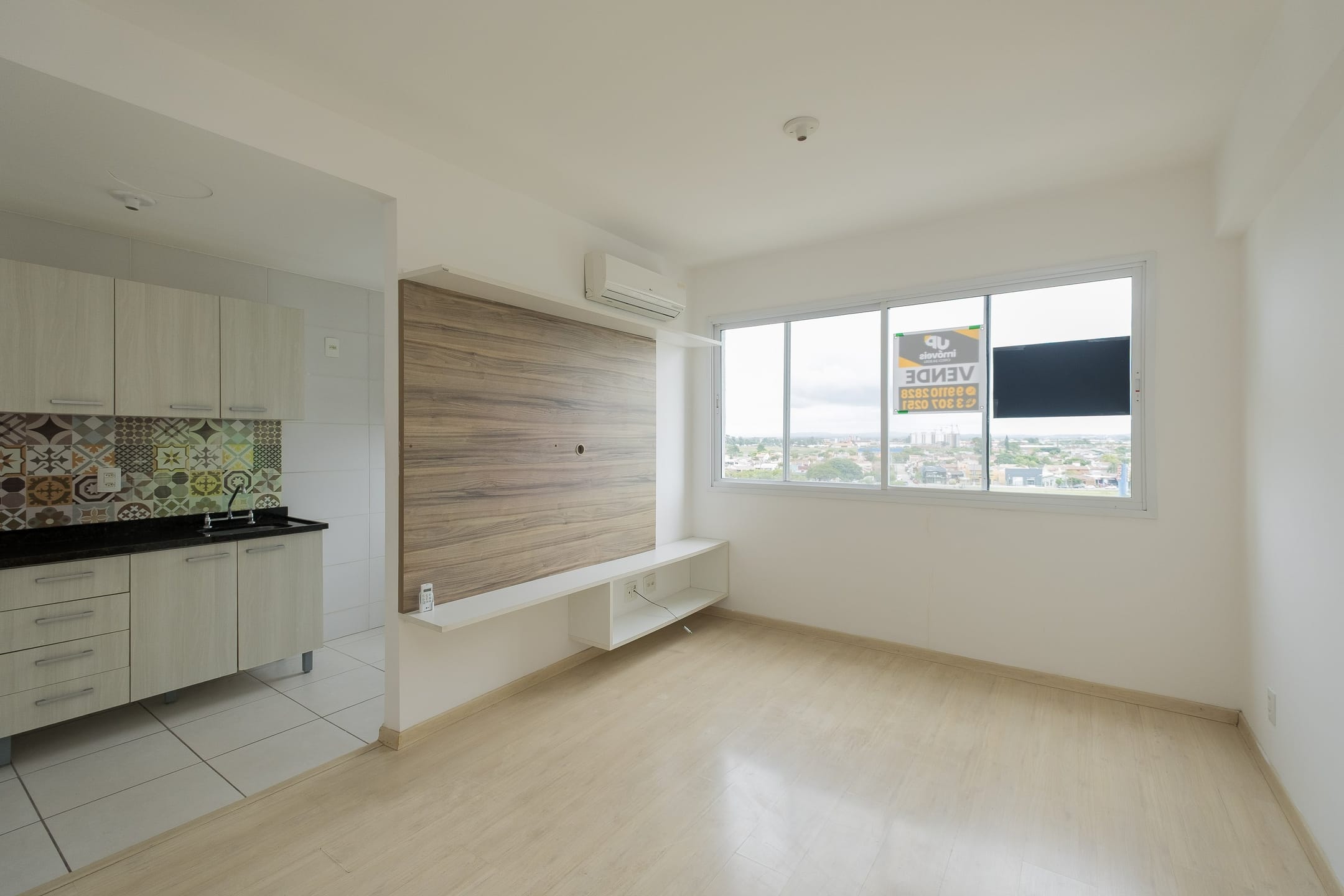Apartamento à venda no JK Parque Clube, Areal - 74 m², 3 quartos (sendo 1 suíte), cozinha com armários e face leste.