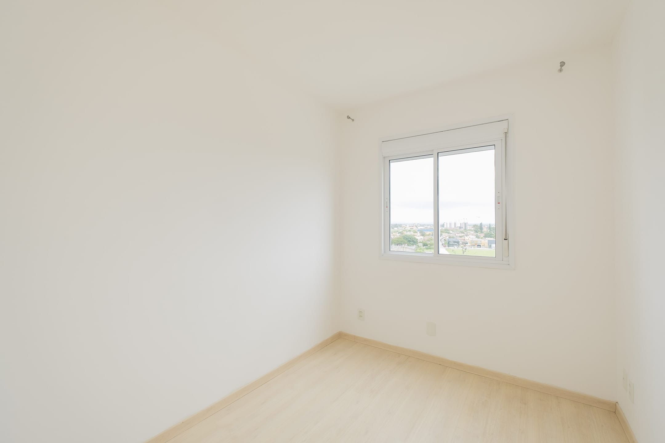 Apartamento à venda no JK Parque Clube, Areal - 74 m², 3 quartos (sendo 1 suíte), cozinha com armários e face leste. - 6