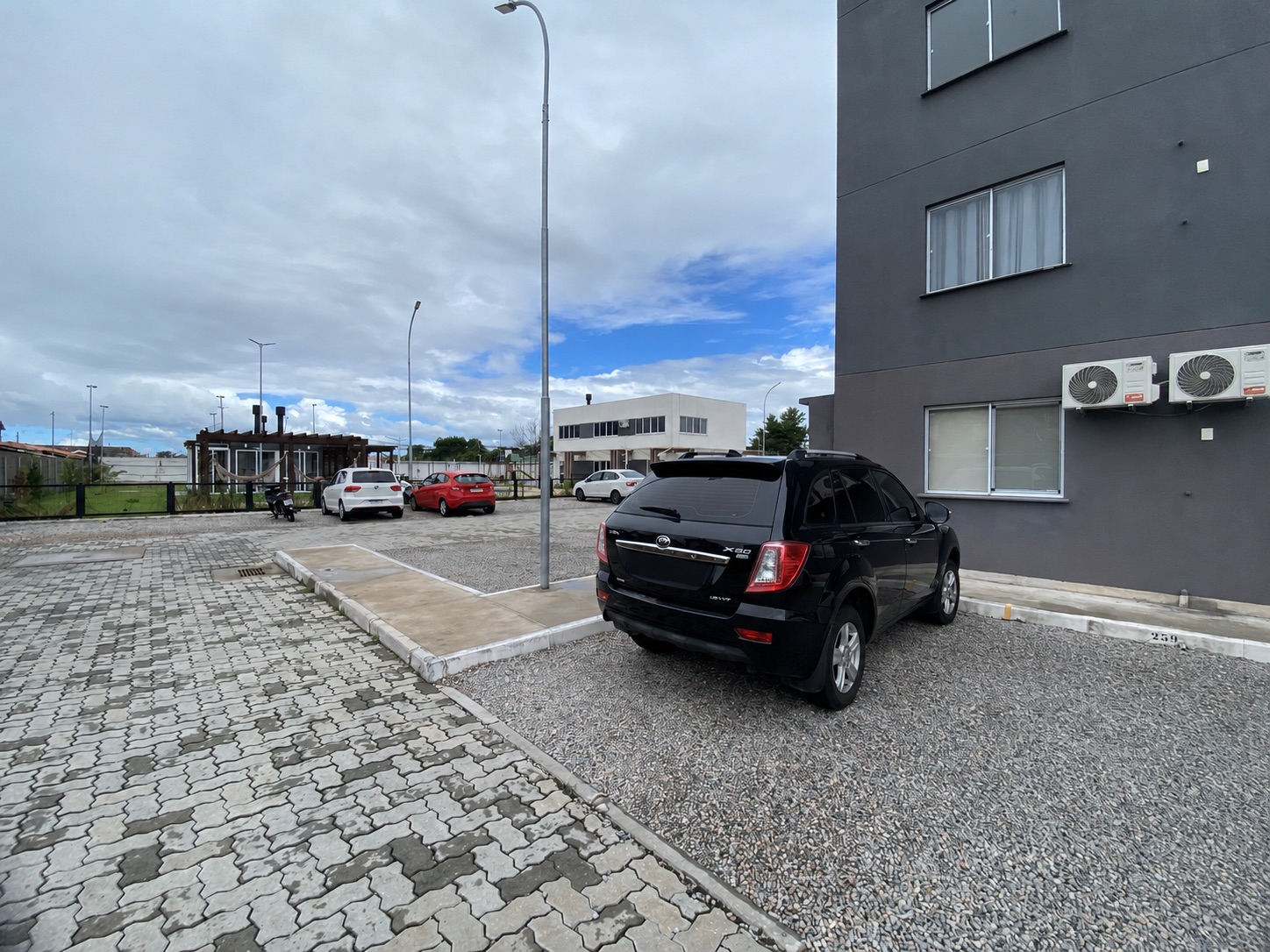 Apartamento à venda no Connect JK, Centro - 50 m², 2 quartos (sendo 1 suíte), piso laminado e sacada com churrasqueira. - 16