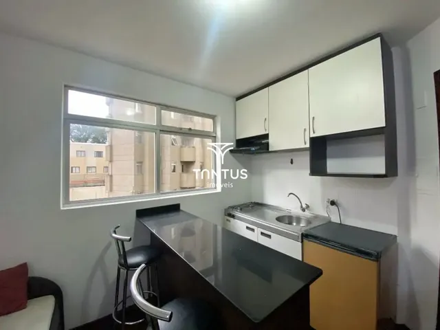 Apartamento 1 quarto e 1 banheiro, para alugar, no bairro Centro em Curitiba