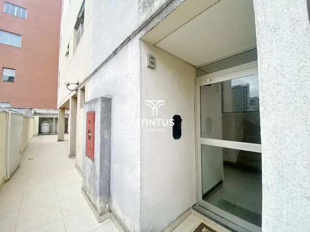 Apartamento 1 quarto e 1 banheiro, para alugar, no bairro Centro em Curitiba
