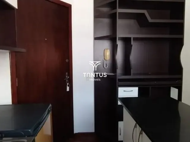 Apartamento 1 quarto e 1 banheiro, para alugar, no bairro Centro em Curitiba