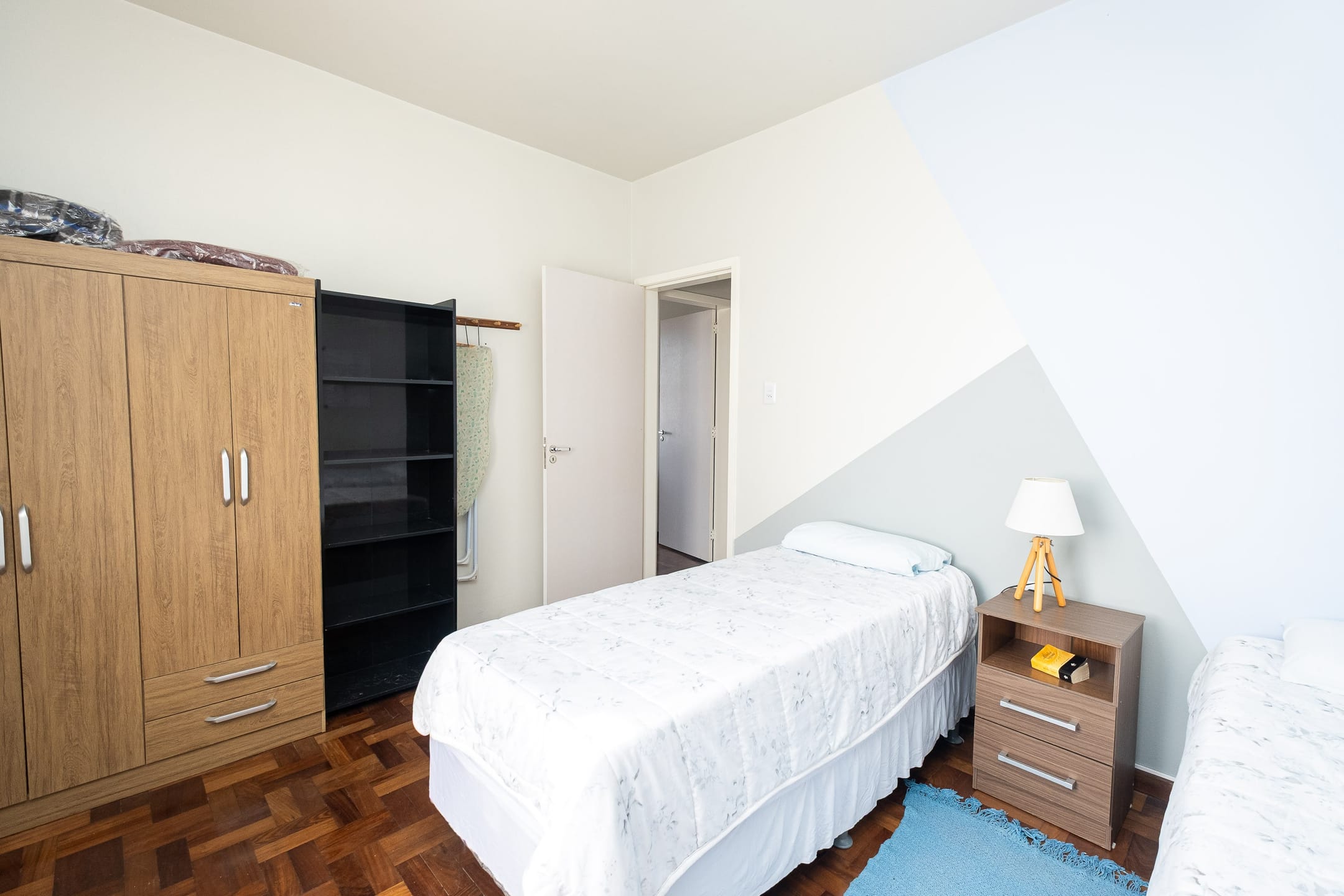 Apartamento Mobiliado para Locação com 2 Dormitórios, Quarto de Serviço e Vaga de Garagem na Rua General Osório, Próximo à Dom Joaquim em Pelotas - 12