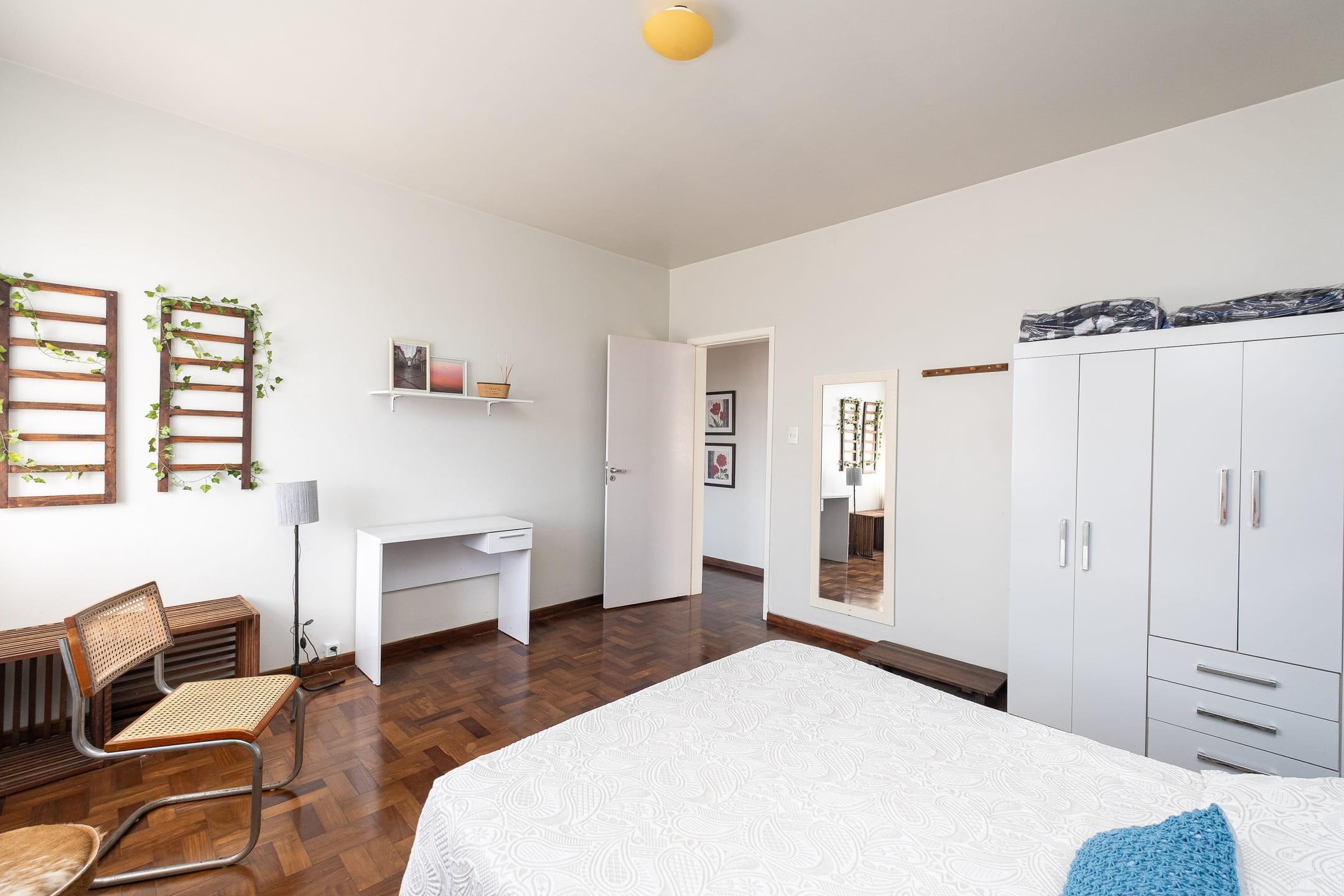 Apartamento Mobiliado para Locação com 2 Dormitórios, Quarto de Serviço e Vaga de Garagem na Rua General Osório, Próximo à Dom Joaquim em Pelotas - 10