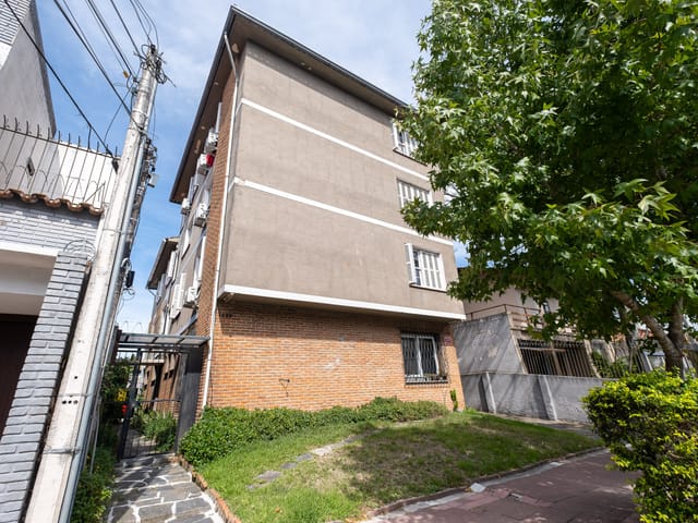 Apartamento Mobiliado para Locação com 2 Dormitórios, Quarto de Serviço e Vaga de Garagem na Rua General Osório, Próximo à Dom Joaquim em Pelotas