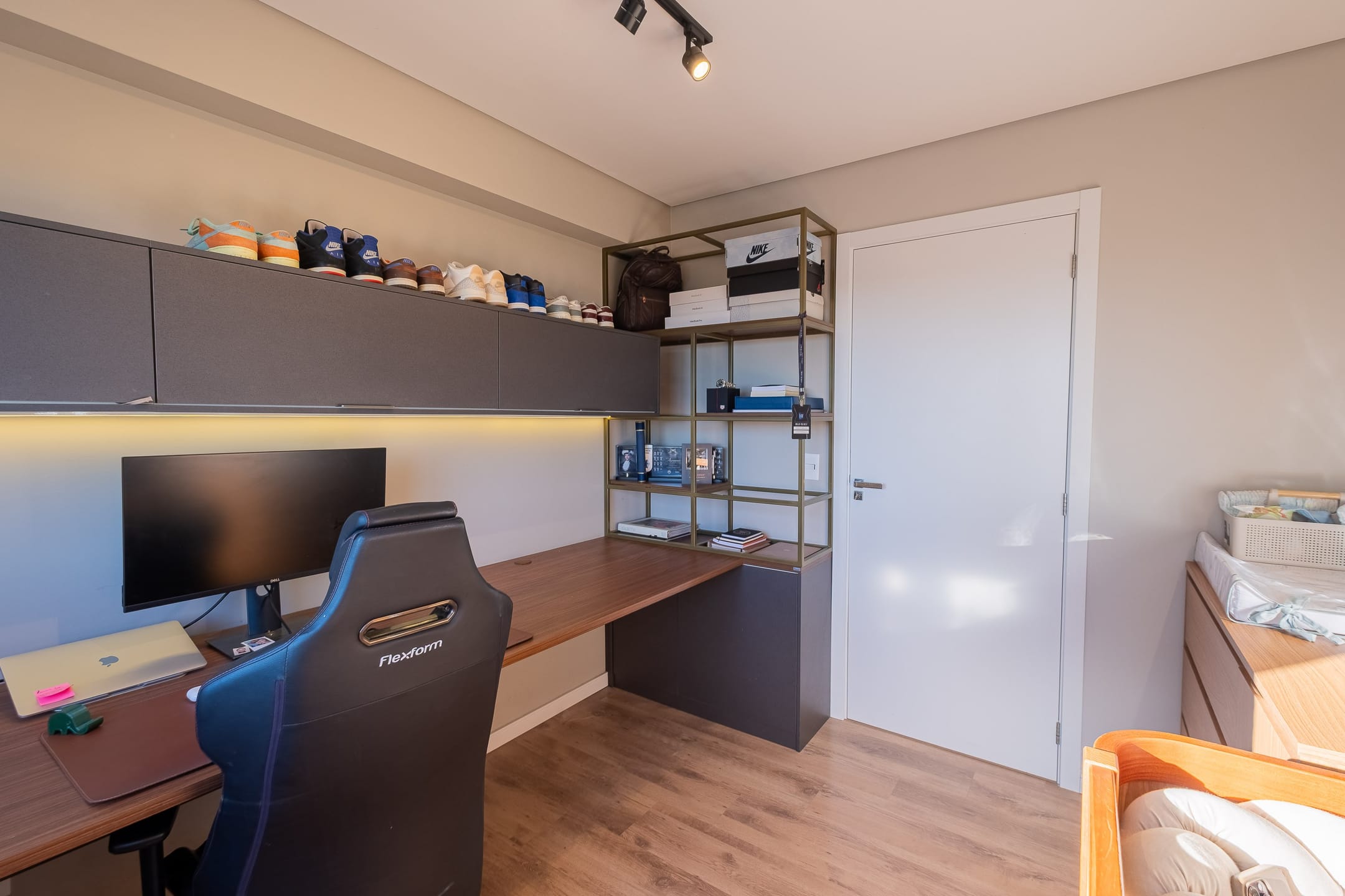 Apartamento mobiliado à venda no Canto, Parque Una - 64 m², 2 quartos (sendo 1 suíte), churrasqueira e acabamentos de alto padrão. - 10