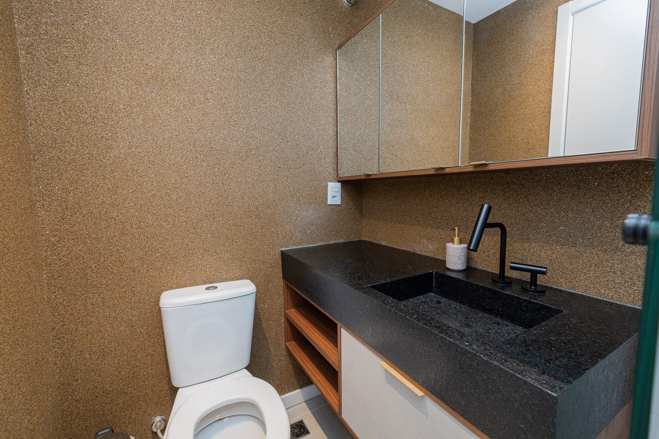 Apartamento mobiliado à venda no Canto, Parque Una - 64 m², 2 quartos (sendo 1 suíte), churrasqueira e acabamentos de alto padrão. - 16