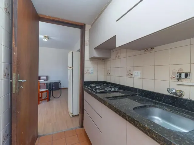 Apartamento 1 quarto e 1 banheiro, para alugar, no bairro Centro em Curitiba