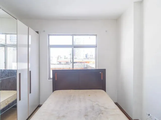 Apartamento 1 quarto e 1 banheiro, para alugar, no bairro Centro em Curitiba