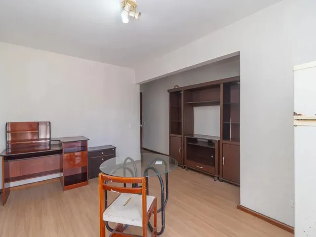 Apartamento 1 quarto e 1 banheiro, para alugar, no bairro Centro em Curitiba