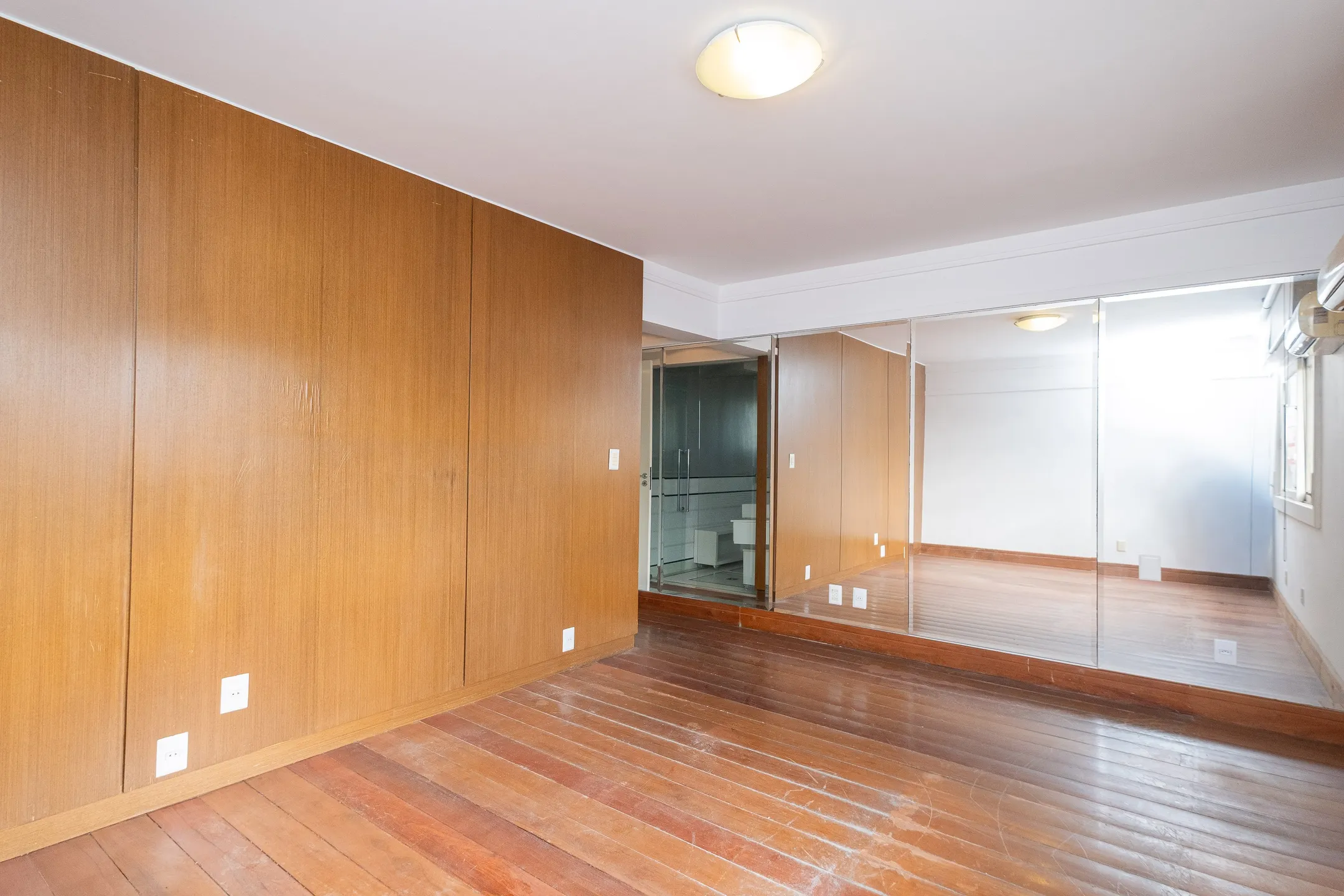 Apartamento à venda no Edifício Jardim da Luz, Centro - 212 m², 3 quartos (sendo 1 suíte), lareira e área gourmet com churrasqueira. - 12