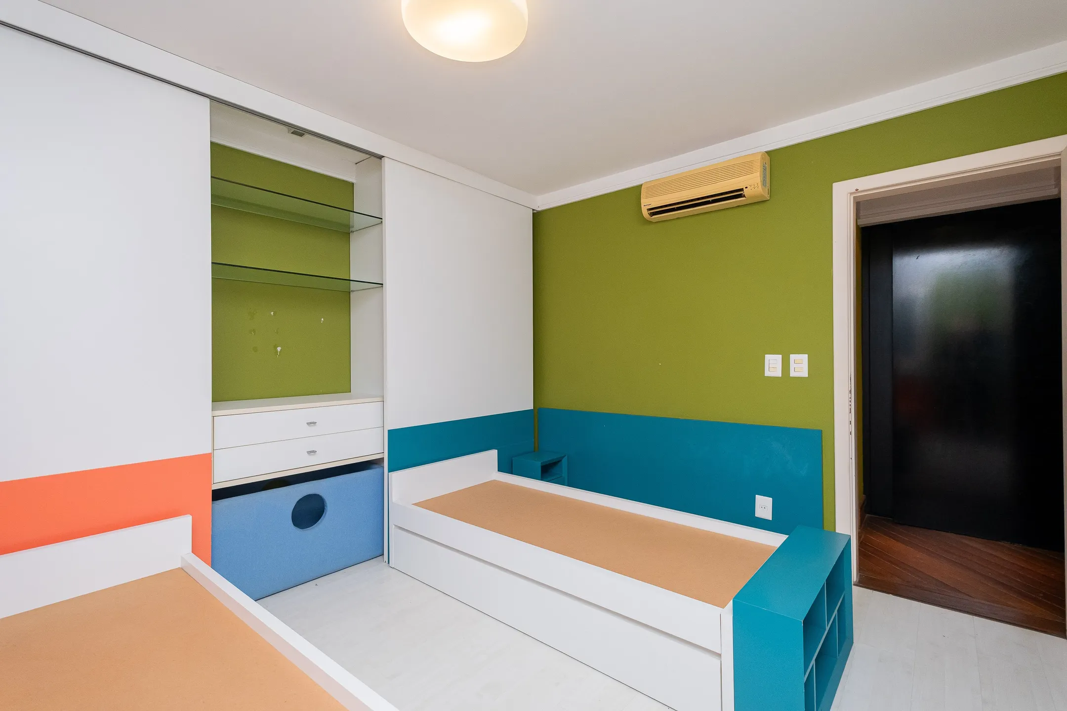 Apartamento à venda no Edifício Jardim da Luz, Centro - 212 m², 3 quartos (sendo 1 suíte), lareira e área gourmet com churrasqueira. - 16
