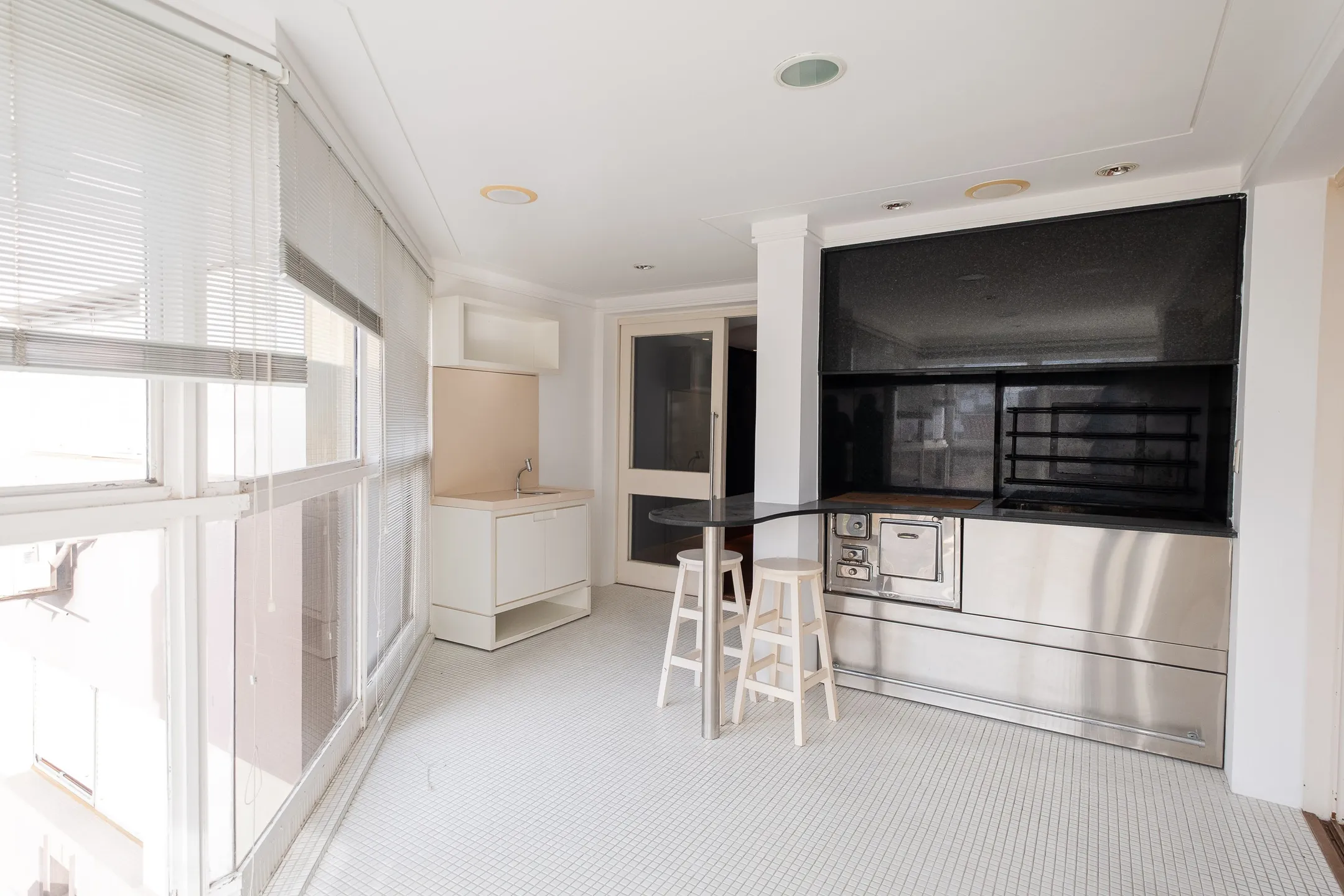 Apartamento à venda no Edifício Jardim da Luz, Centro - 212 m², 3 quartos (sendo 1 suíte), lareira e área gourmet com churrasqueira. - 20