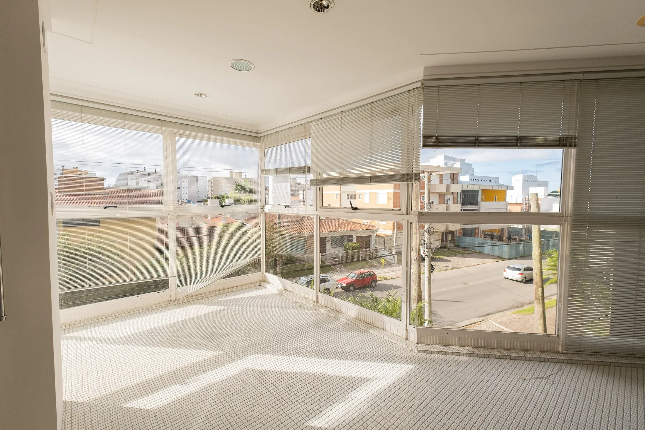 Apartamento à venda no Edifício Jardim da Luz, Centro - 212 m², 3 quartos (sendo 1 suíte), lareira e área gourmet com churrasqueira. - 23