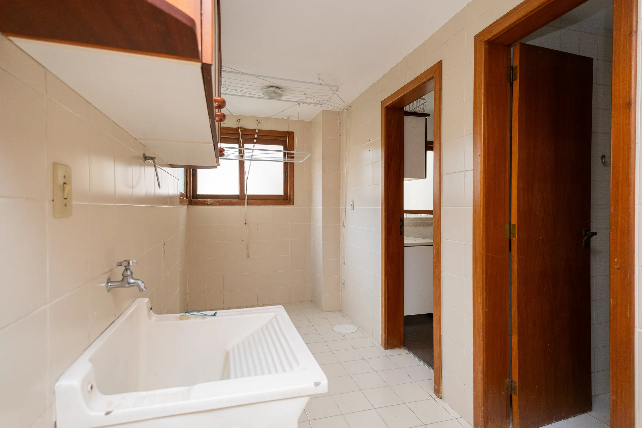 Apartamento à venda no Edifício Jardim da Luz, Centro - 212 m², 3 quartos (sendo 1 suíte), lareira e área gourmet com churrasqueira. - 26