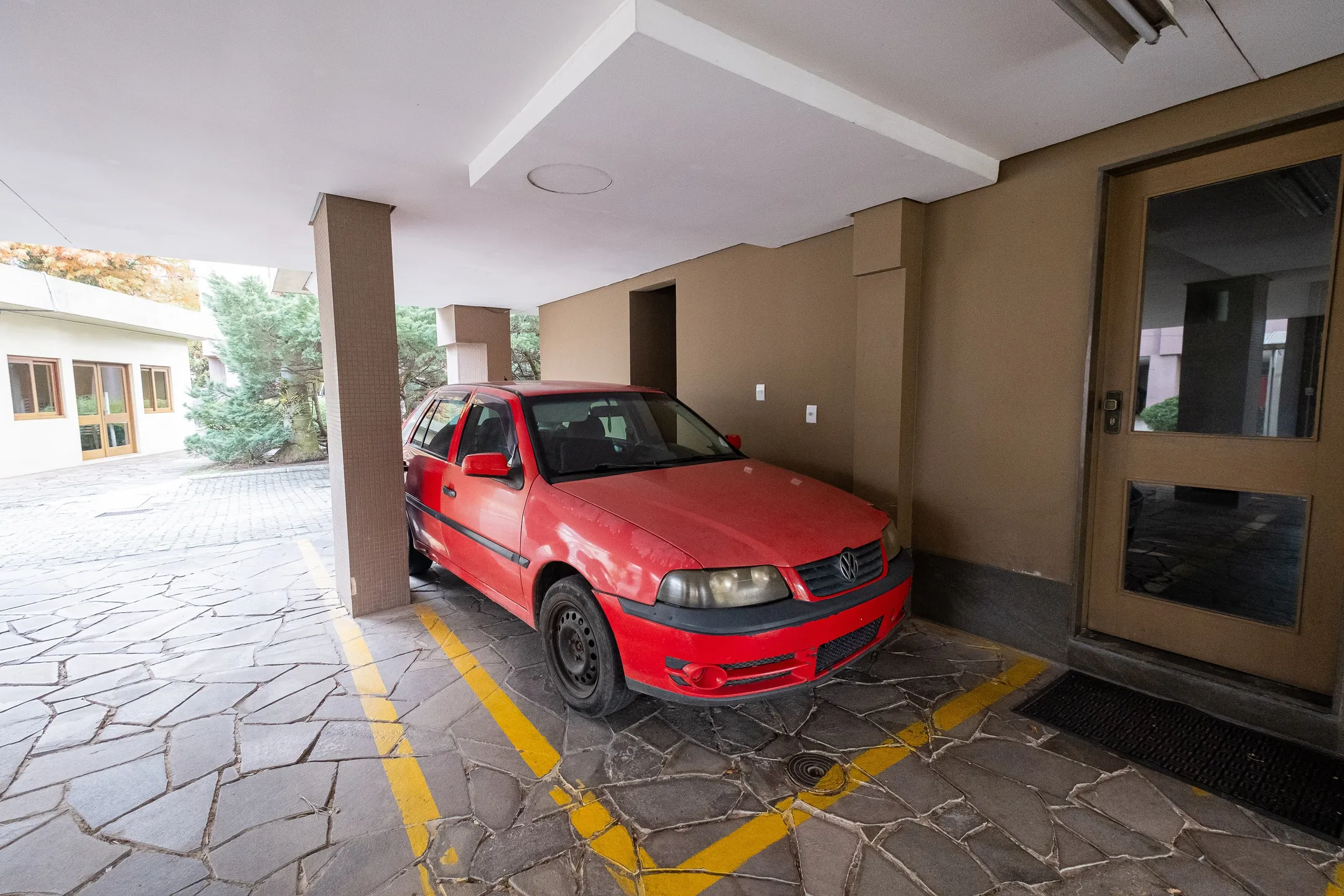 Apartamento à venda no Edifício Jardim da Luz, Centro - 212 m², 3 quartos (sendo 1 suíte), lareira e área gourmet com churrasqueira. - 27