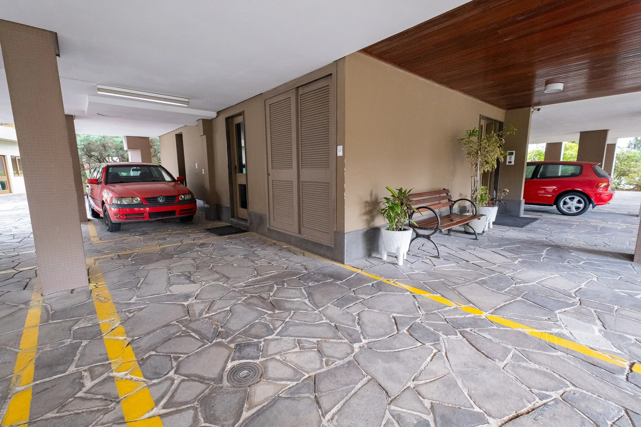 Apartamento à venda no Edifício Jardim da Luz, Centro - 212 m², 3 quartos (sendo 1 suíte), lareira e área gourmet com churrasqueira. - 28