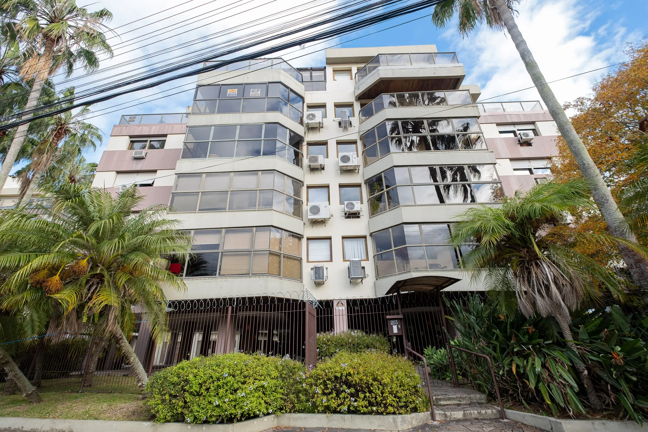 Apartamento à venda no Edifício Jardim da Luz, Centro - 212 m², 3 quartos (sendo 1 suíte), lareira e área gourmet com churrasqueira. - 29