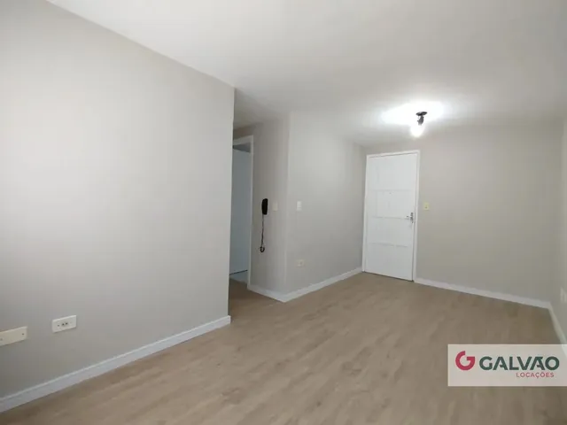 Apartamento 3 quartos e 1 banheiro, para alugar, no bairro Portão em Curitiba