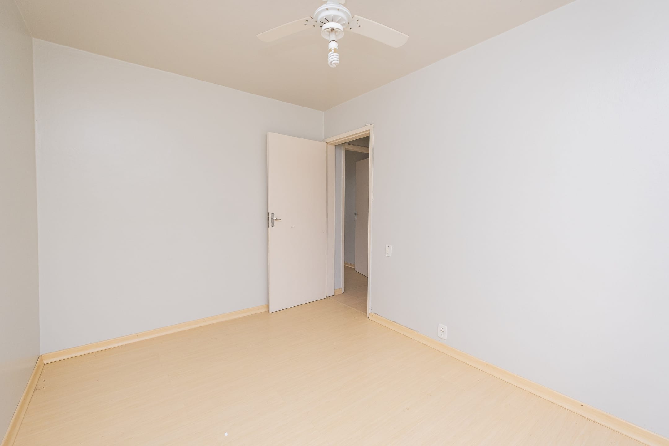 Apartamento à venda no Edifício Quinta Real, Centro - 75 m², 3 quartos, piso laminado e vaga coberta. - 12
