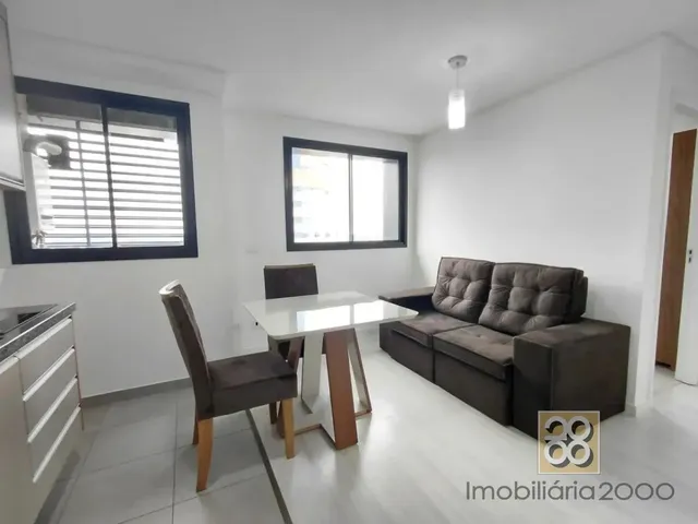 Apartamento 1 quarto e 1 banheiro, para alugar, no bairro Centro em Curitiba