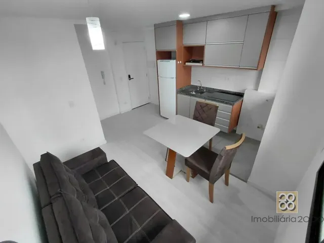 Apartamento 1 quarto e 1 banheiro, para alugar, no bairro Centro em Curitiba