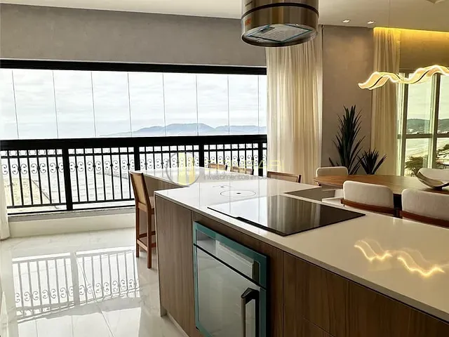 Apartamento com 240m² 3 quartos e 4 banheiros, à venda, no bairro Meia Praia em Itapema