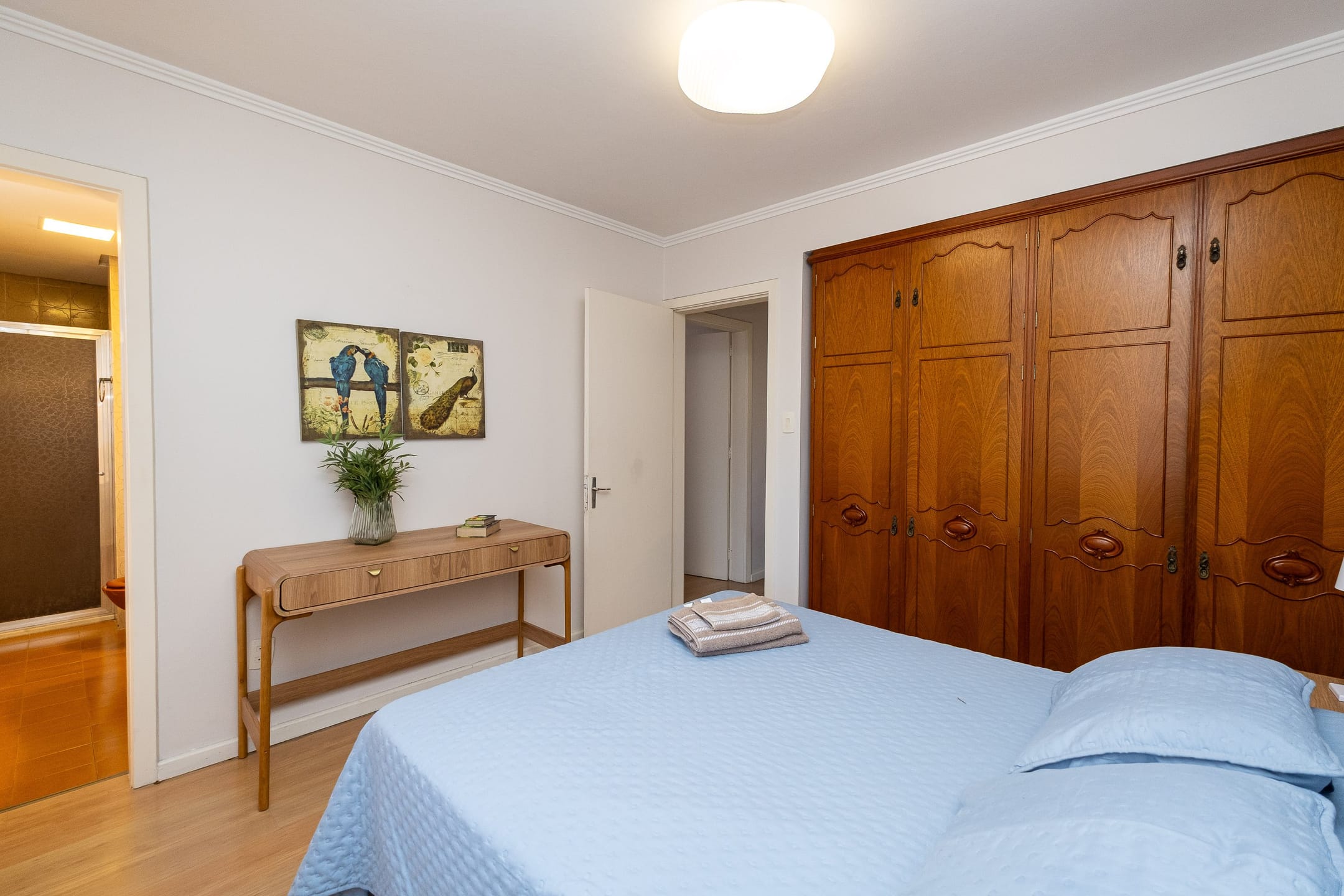 Apartamento mobiliado à venda no Edifício Cristina, Centro - 119 m², 3 quartos (sendo 1 suíte), cozinha planejada, face norte e vaga coberta. - 10