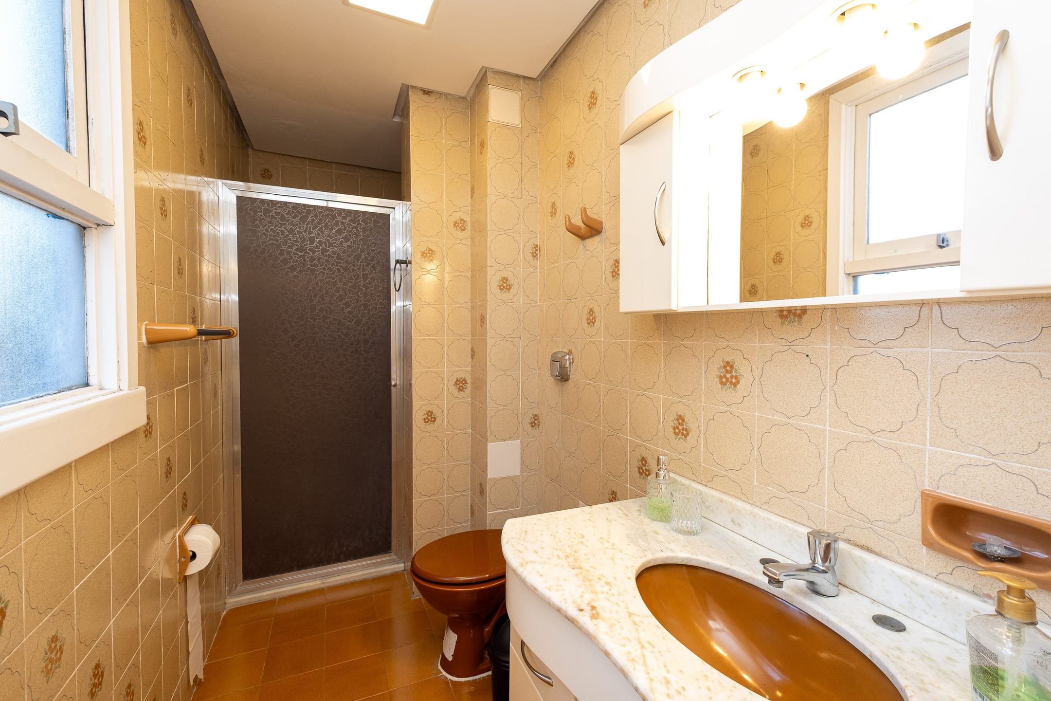 Apartamento mobiliado à venda no Edifício Cristina, Centro - 119 m², 3 quartos (sendo 1 suíte), cozinha planejada, face norte e vaga coberta. - 11