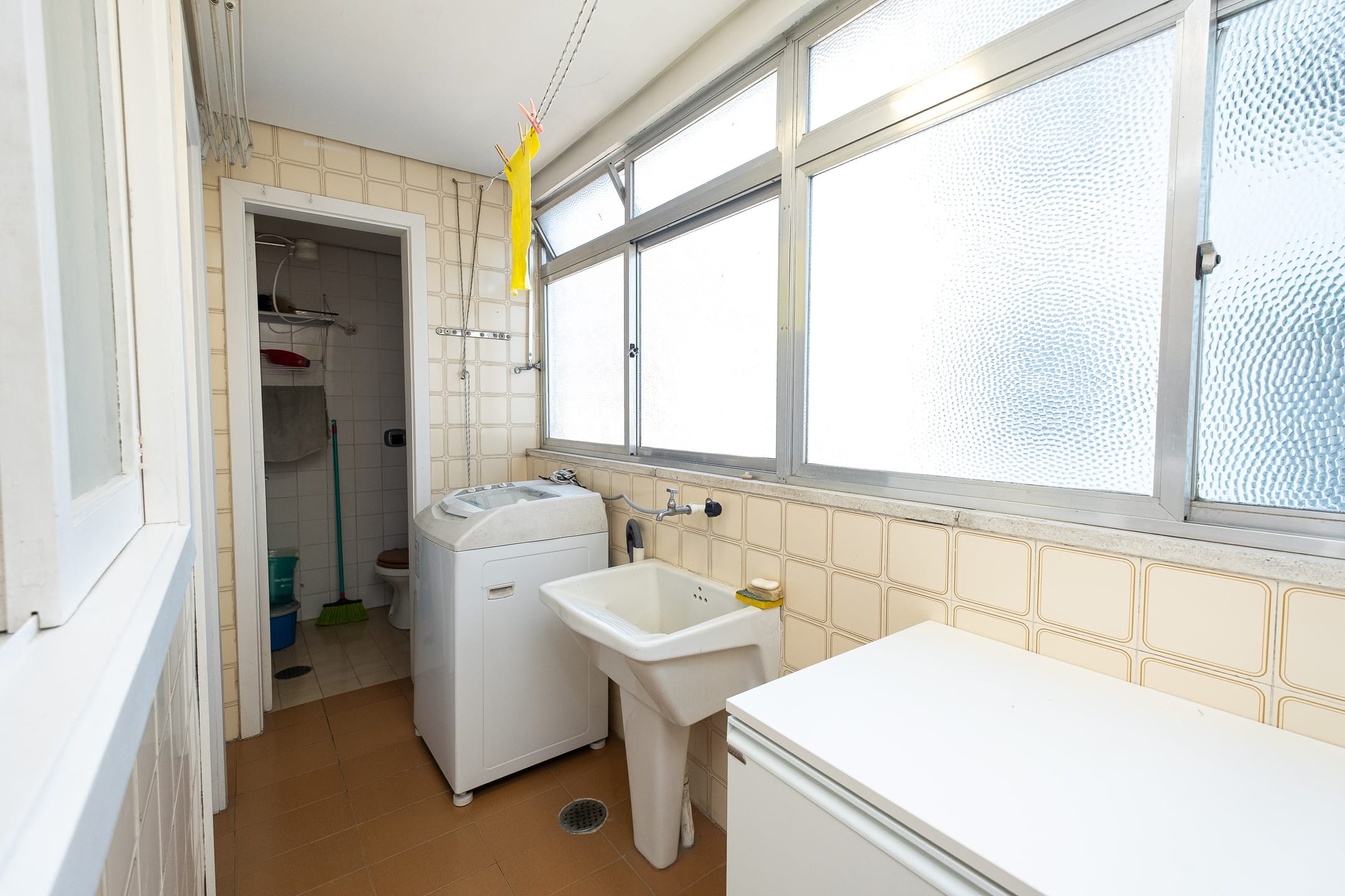 Apartamento mobiliado à venda no Edifício Cristina, Centro - 119 m², 3 quartos (sendo 1 suíte), cozinha planejada, face norte e vaga coberta. - 14