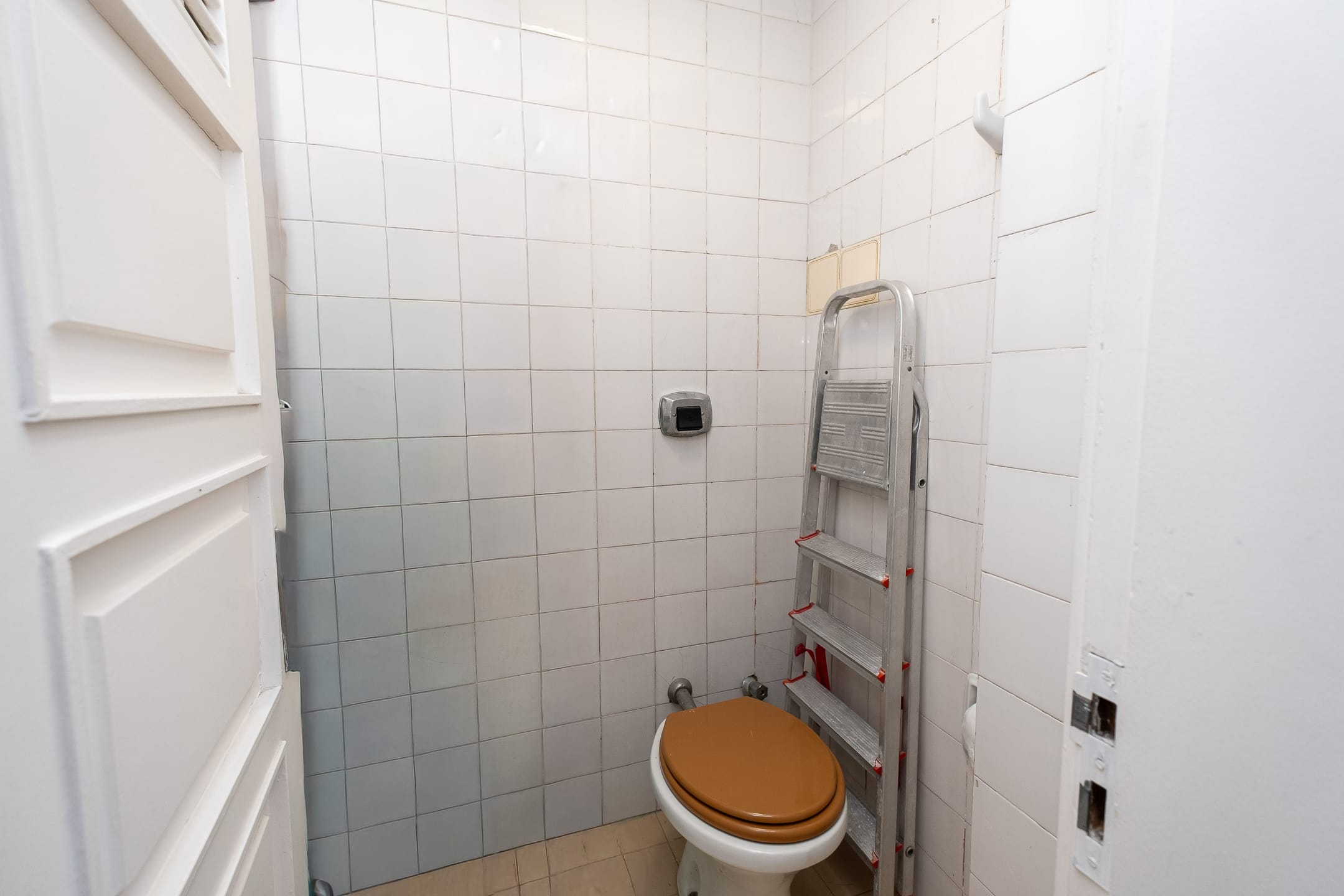 Apartamento mobiliado à venda no Edifício Cristina, Centro - 119 m², 3 quartos (sendo 1 suíte), cozinha planejada, face norte e vaga coberta. - 16