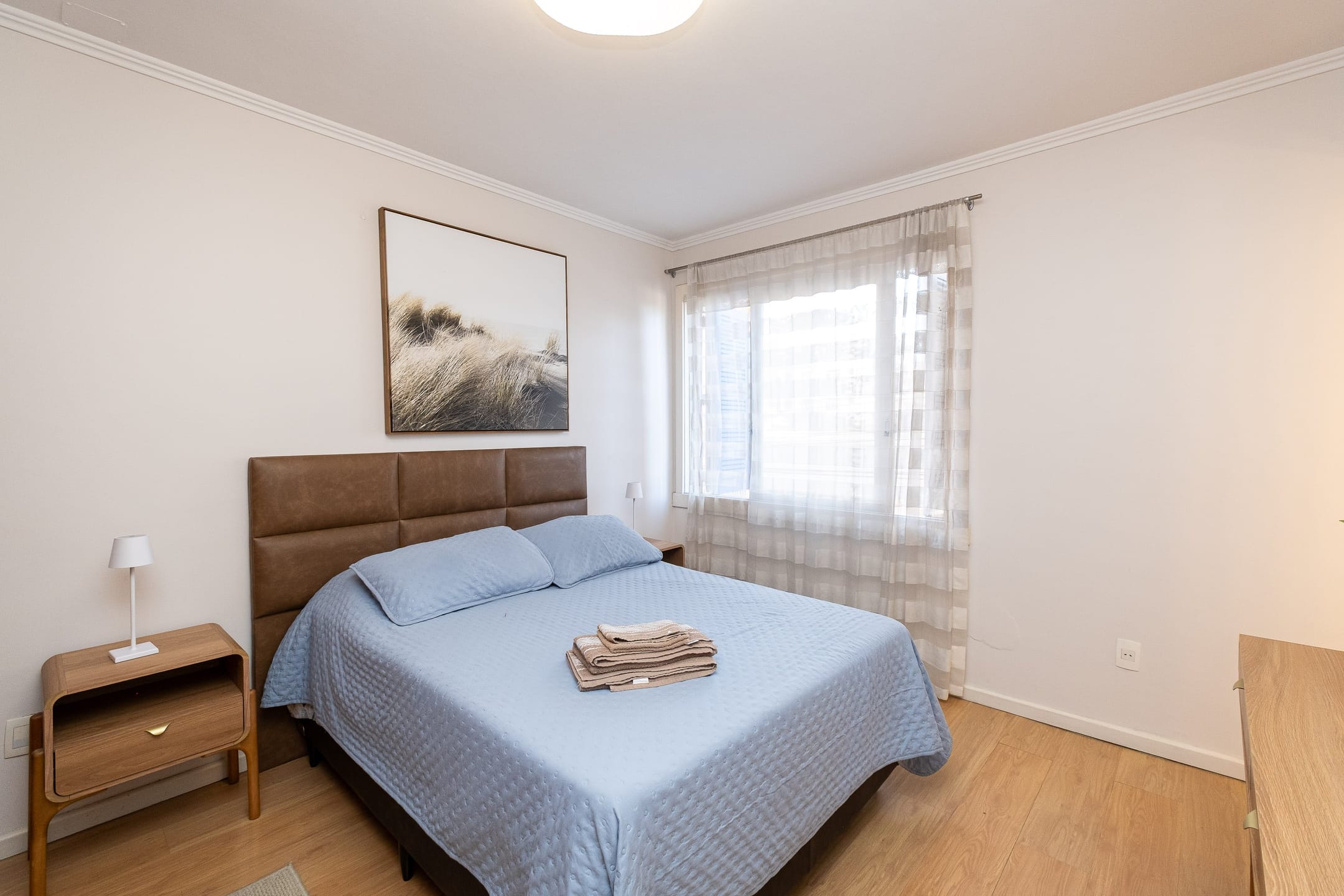 Apartamento mobiliado à venda no Edifício Cristina, Centro - 119 m², 3 quartos (sendo 1 suíte), cozinha planejada, face norte e vaga coberta. - 9