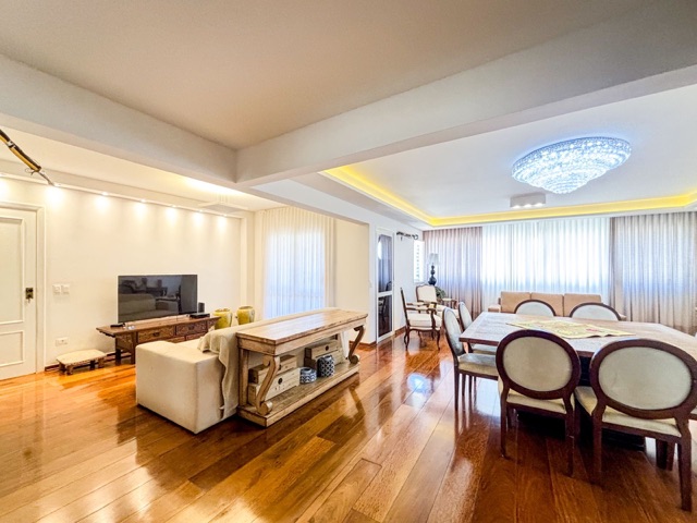 Apartamento com 300m² 2 quartos e 4 banheiros, à venda, no bairro Centro em Londrina