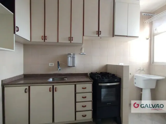 Apartamento 3 quartos e 1 banheiro, para alugar, no bairro Novo Mundo em Curitiba