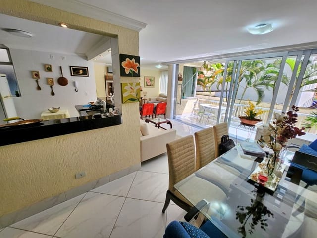 Apartamento com 220m² 4 quartos e 3 banheiros, à venda, no bairro Enseada em Guarujá