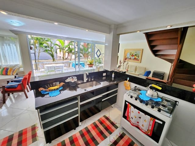 Apartamento com 220m² 4 quartos e 3 banheiros, à venda, no bairro Enseada em Guarujá
